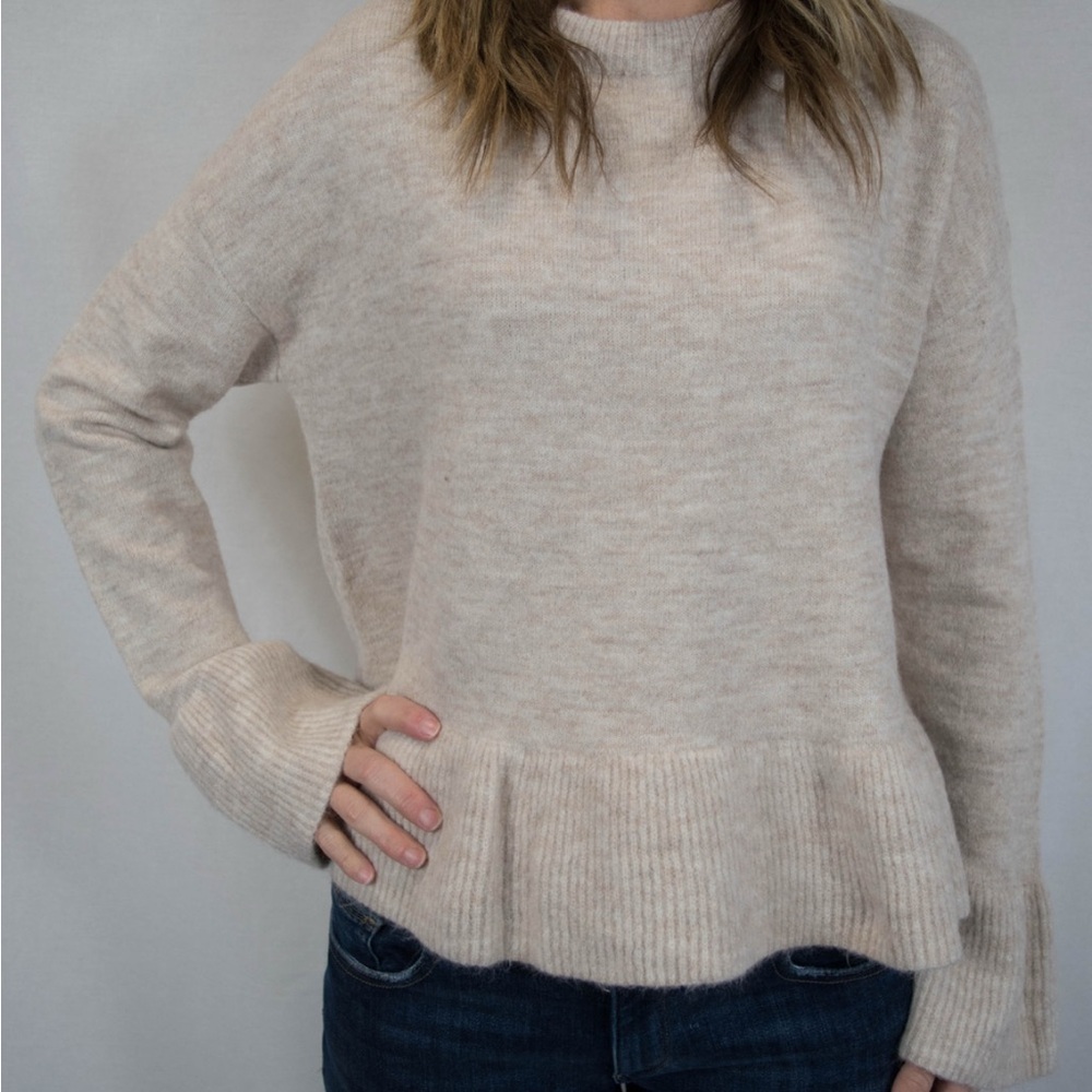 NWT Olivaceous Cream Crew Neck Sweater with Scalloped Hem‎